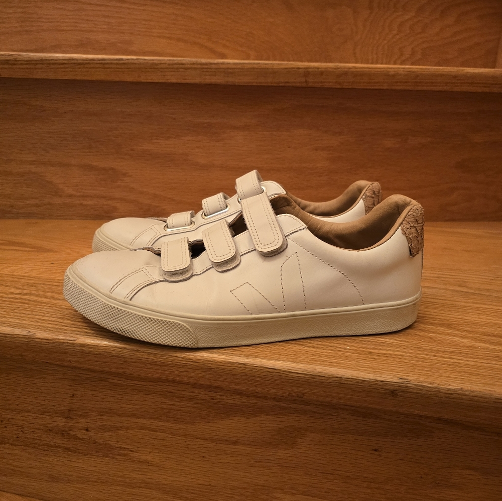Veja Leather Sneakers For Women Size 7 US